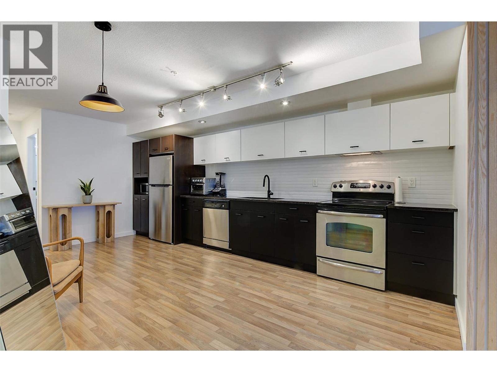 304 547 Yates Road, Kelowna