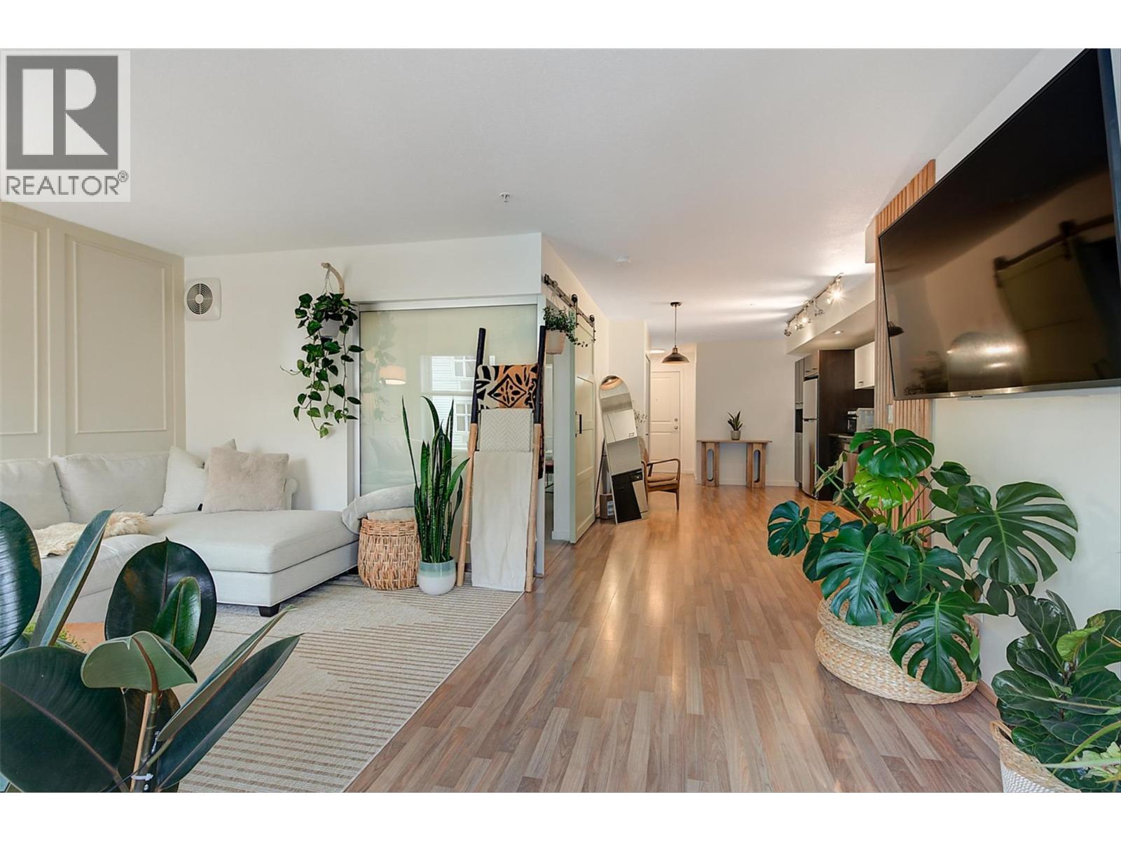 304 547 Yates Road, Kelowna
