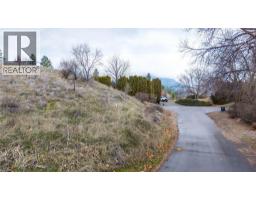 1214 Lambert Drive, Penticton, BC V2A8Y5 Photo 9