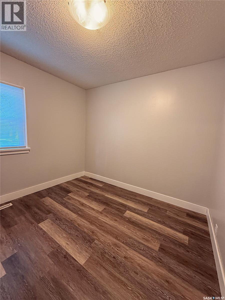 430 3rd STREET E - 12