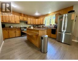 Living room - 8490 Louise Drive, Prince George, BC V2N6G4 Photo 6