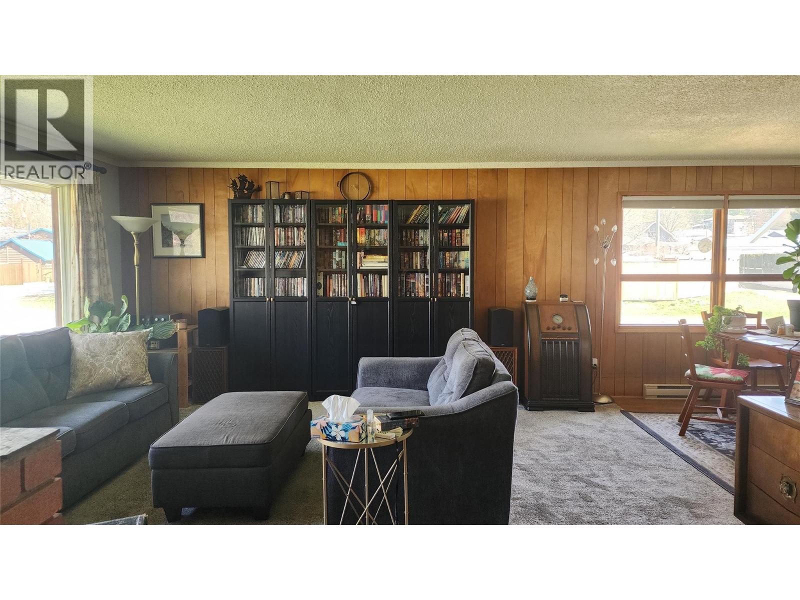 119 2nd Avenue NW, Nakusp — photo 3
