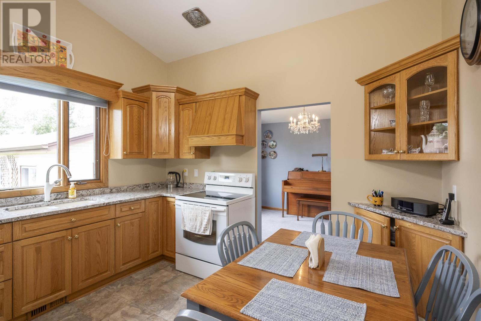 236 Poplar Ave - Image 9