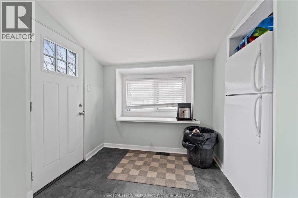 475 MCKAY AVENUE - 11