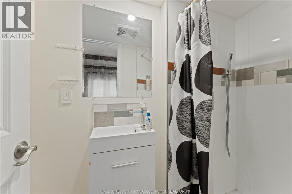 475 MCKAY AVENUE - 13