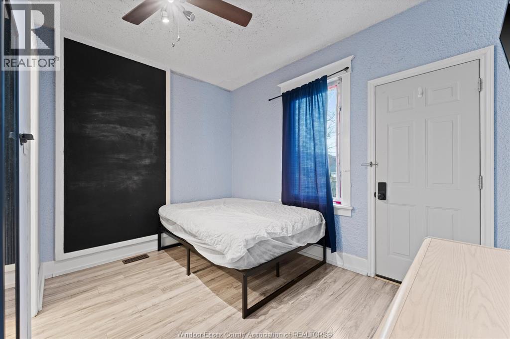 475 MCKAY AVENUE - 14