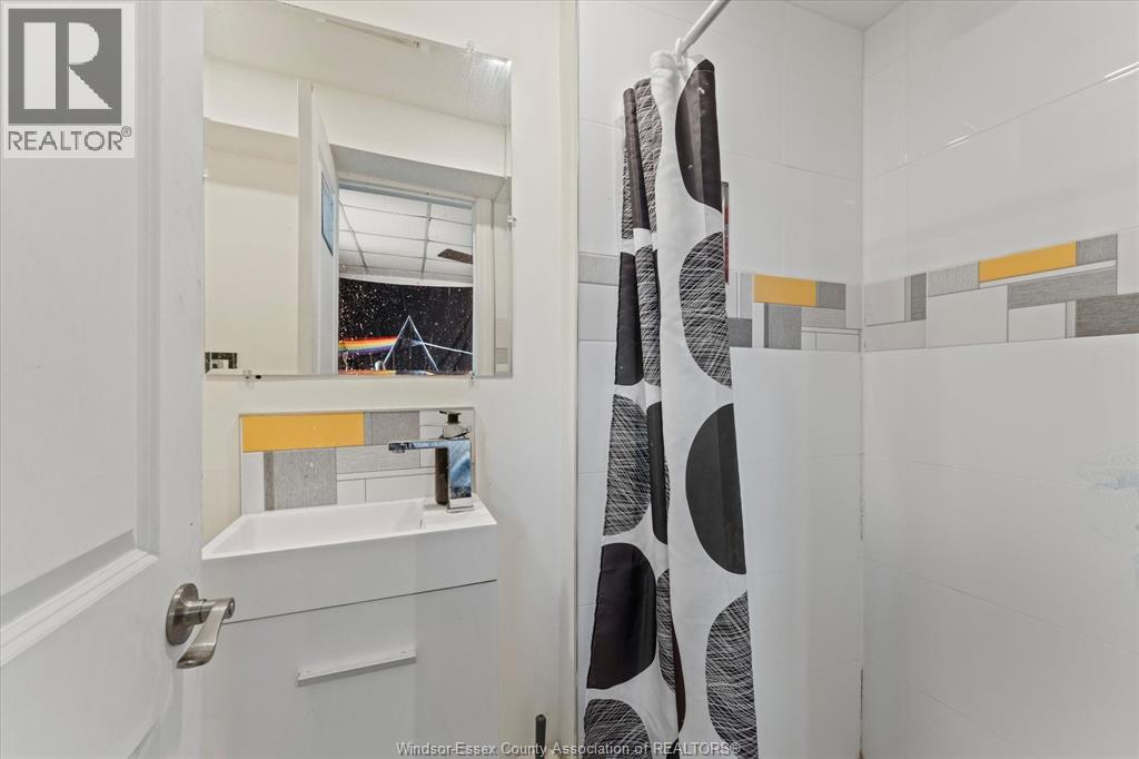 475 MCKAY AVENUE - 19