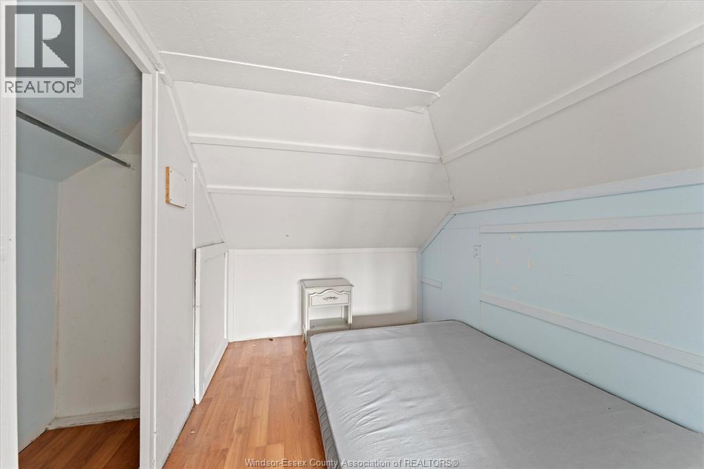 475 MCKAY AVENUE - 24