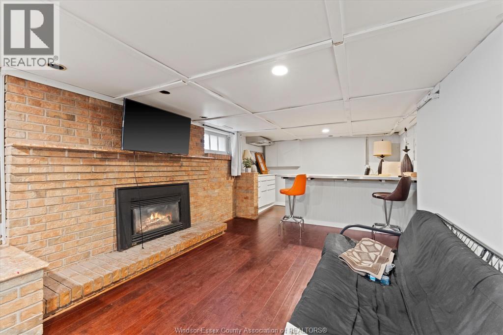 475 MCKAY AVENUE - 27