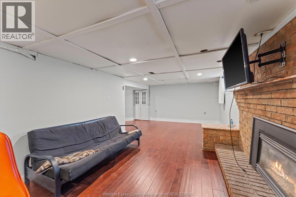 475 MCKAY AVENUE - 28