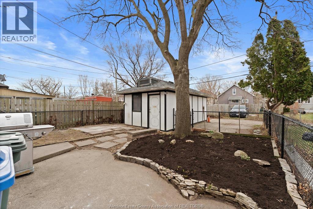 475 MCKAY AVENUE - 32