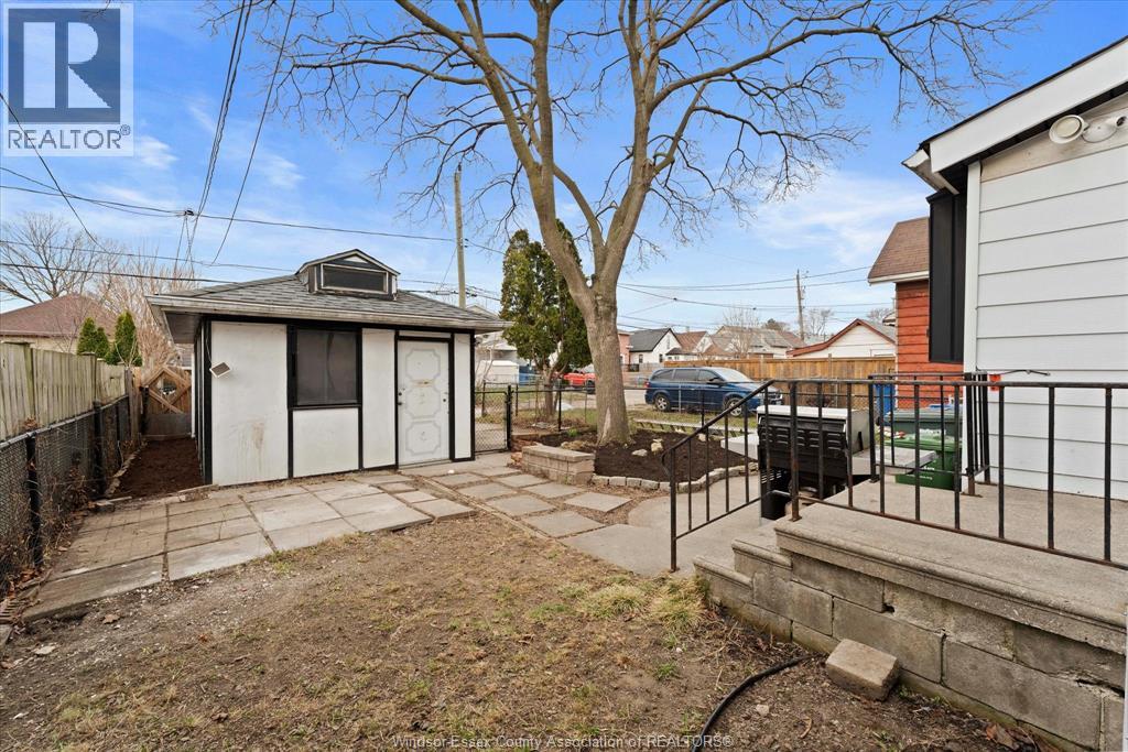 475 MCKAY AVENUE - 34