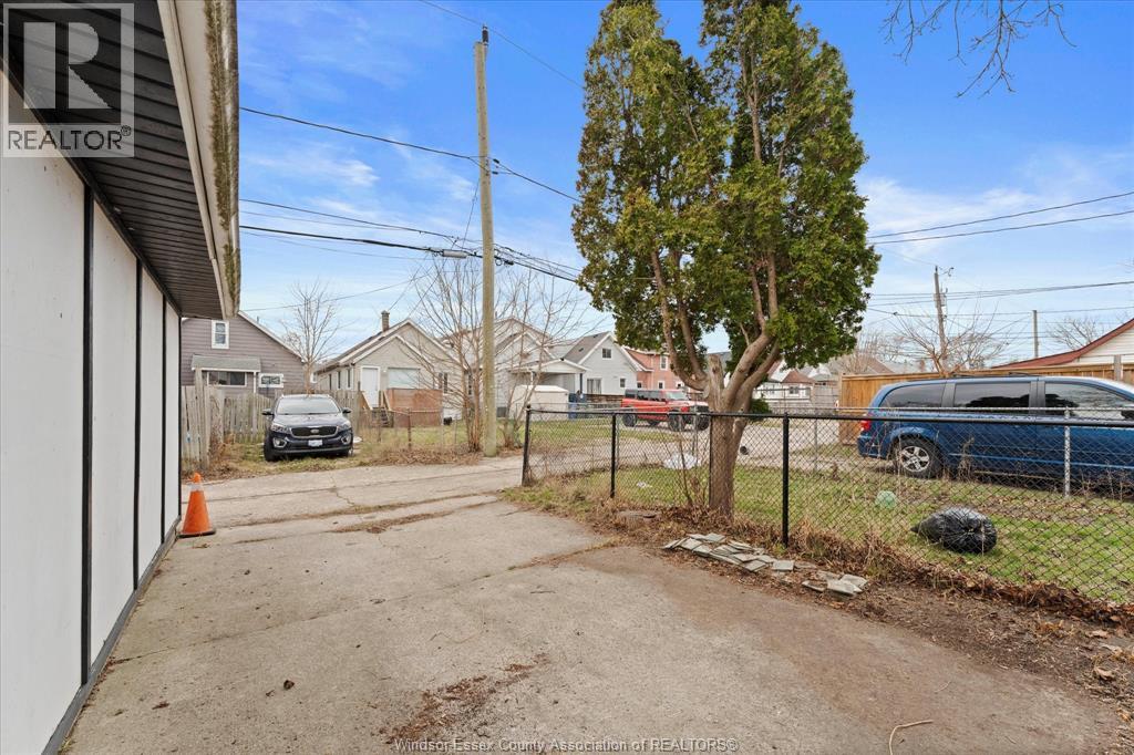 475 MCKAY AVENUE - 35