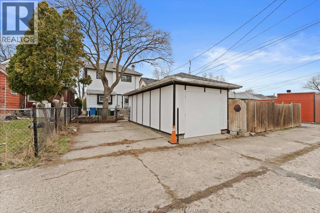 475 MCKAY AVENUE - 36