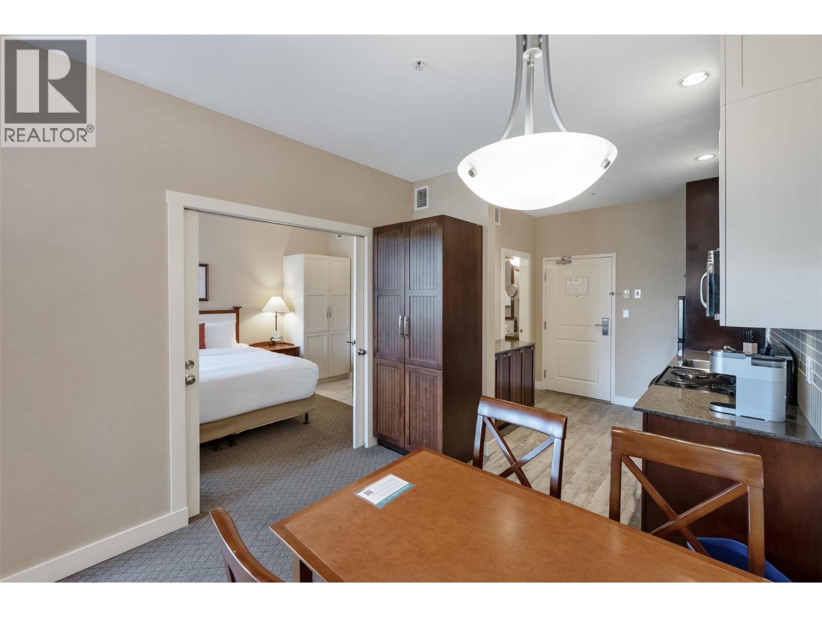 13011 Lakeshore Drive S, Summerland