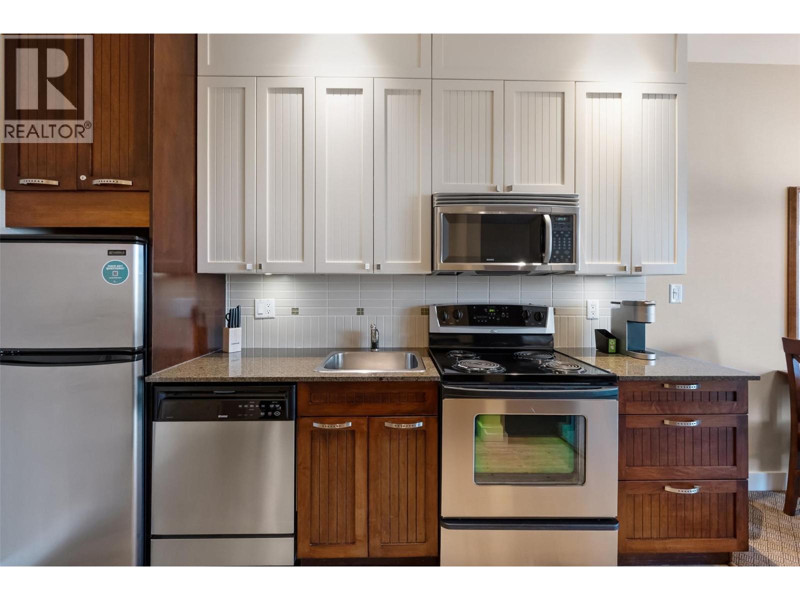 13011 Lakeshore Drive S, Summerland
