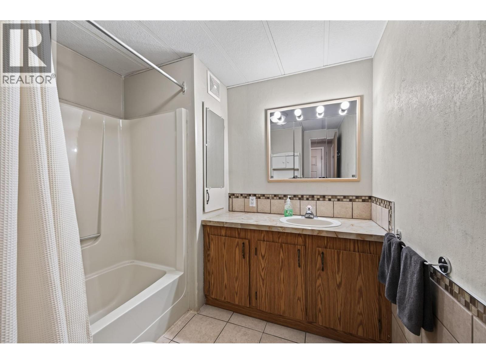 5280 69 Avenue NE - 17