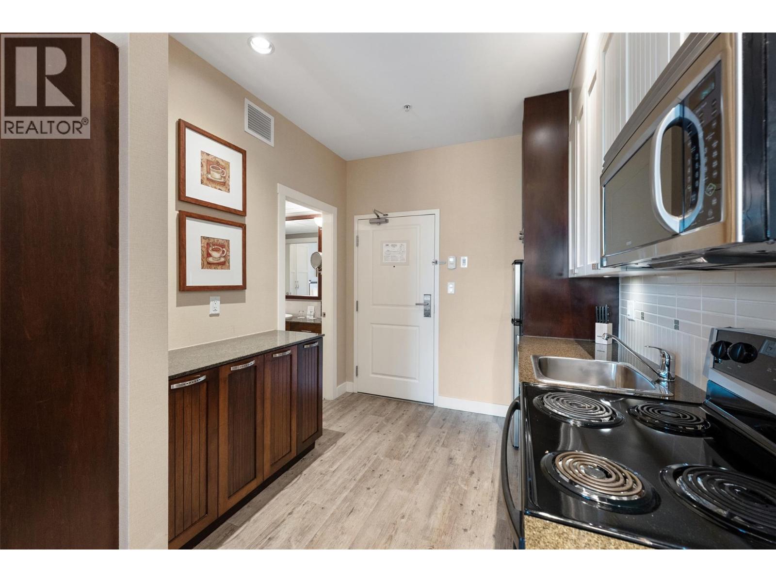 13011 Lakeshore Drive S, Summerland