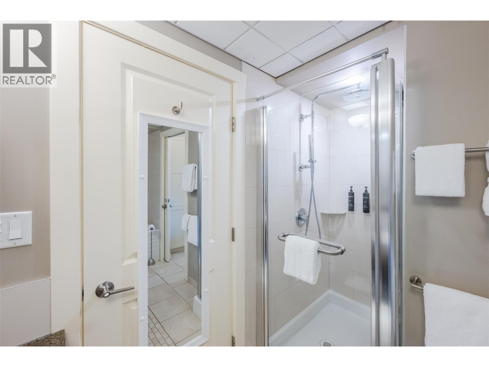 13011 Lakeshore Drive S, Summerland