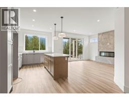 Full ensuite bathroom - 7060 Manning Place, Vernon, BC V1B0B6 Photo 13