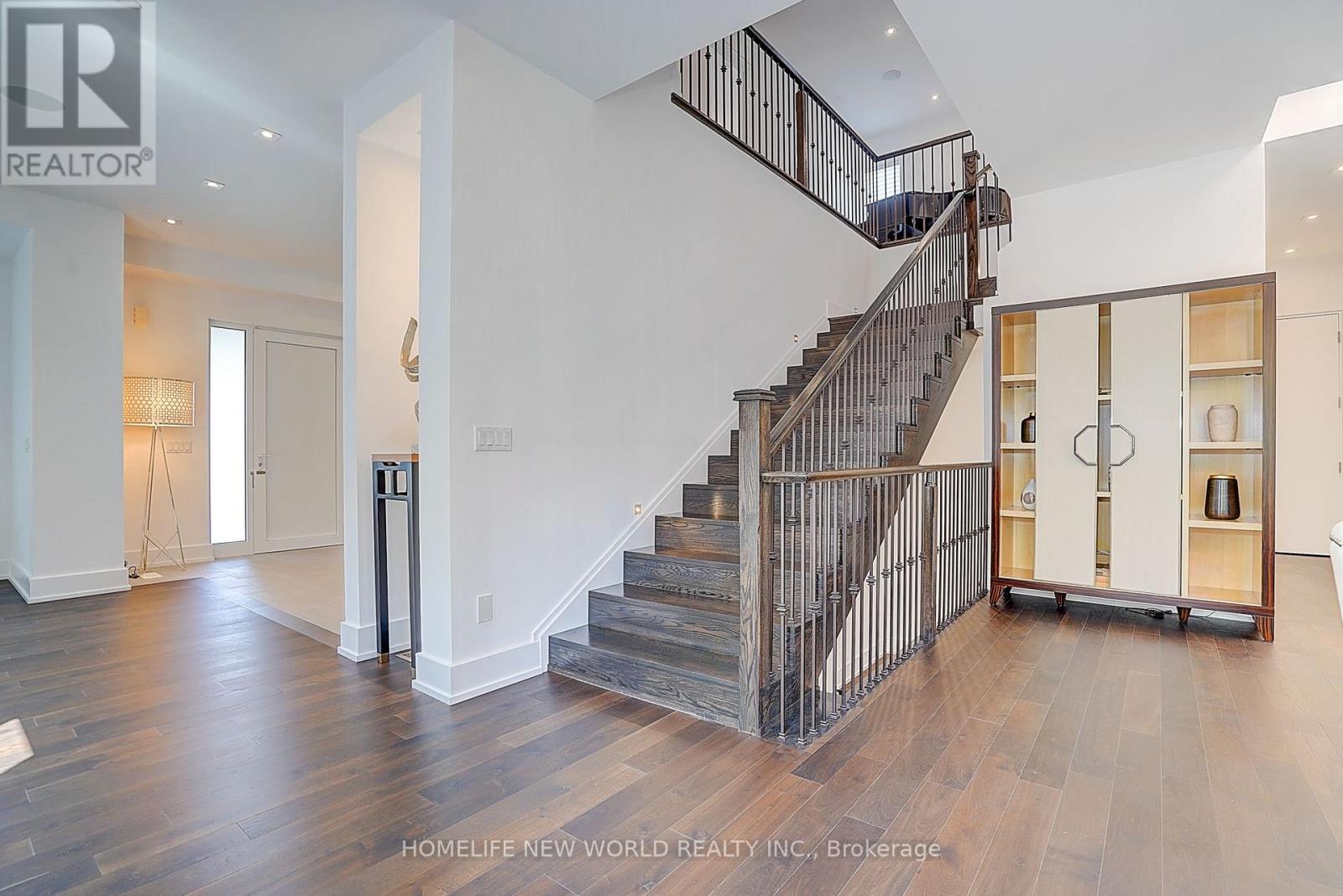 7 VALLIERE PLACE W - 21