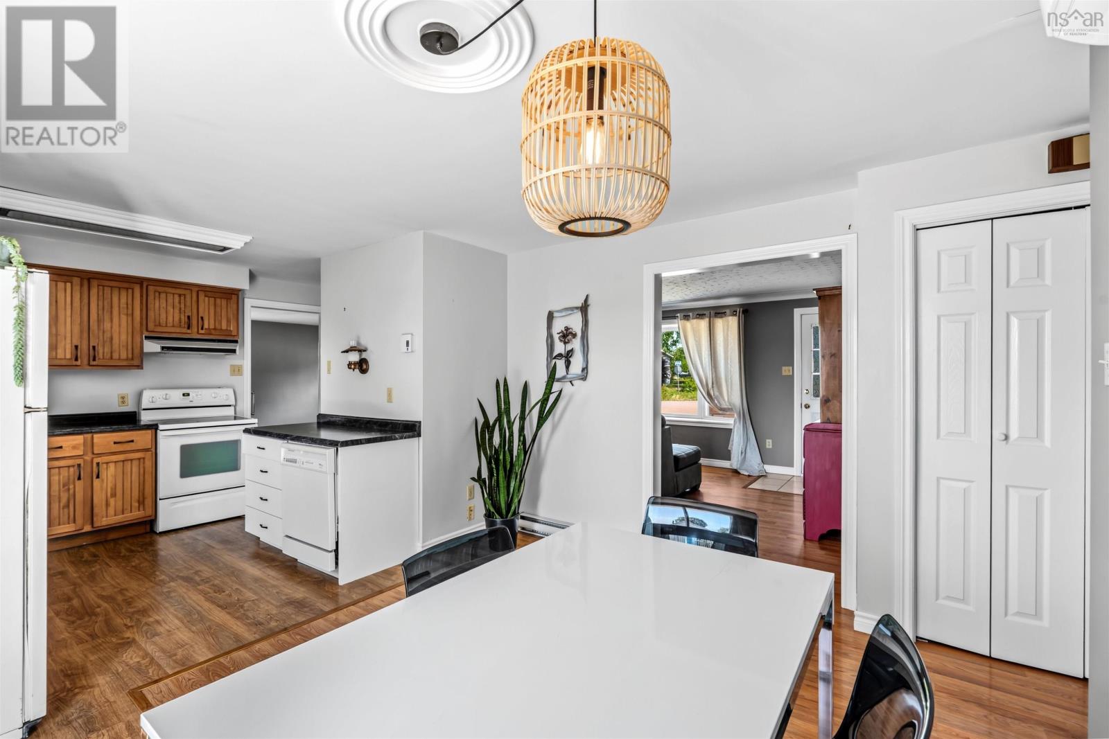 94 Brookside Road - 25