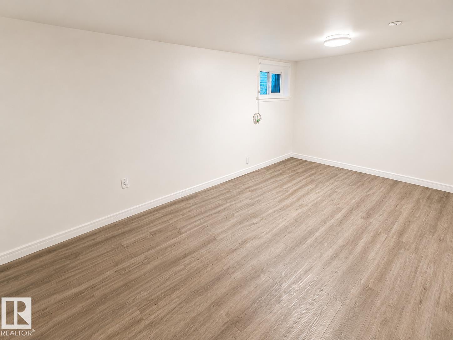 12235 104 ST NW - 10