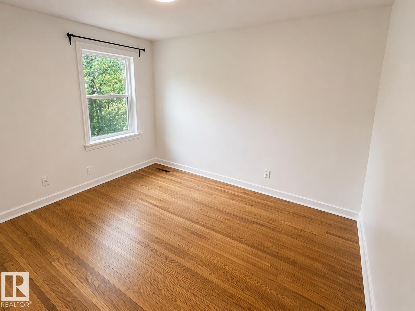 12235 104 ST NW - 5