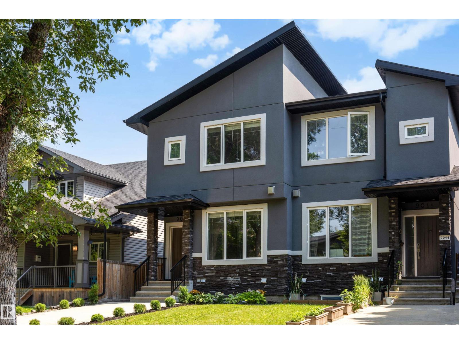 9013 90 ST NW - 1