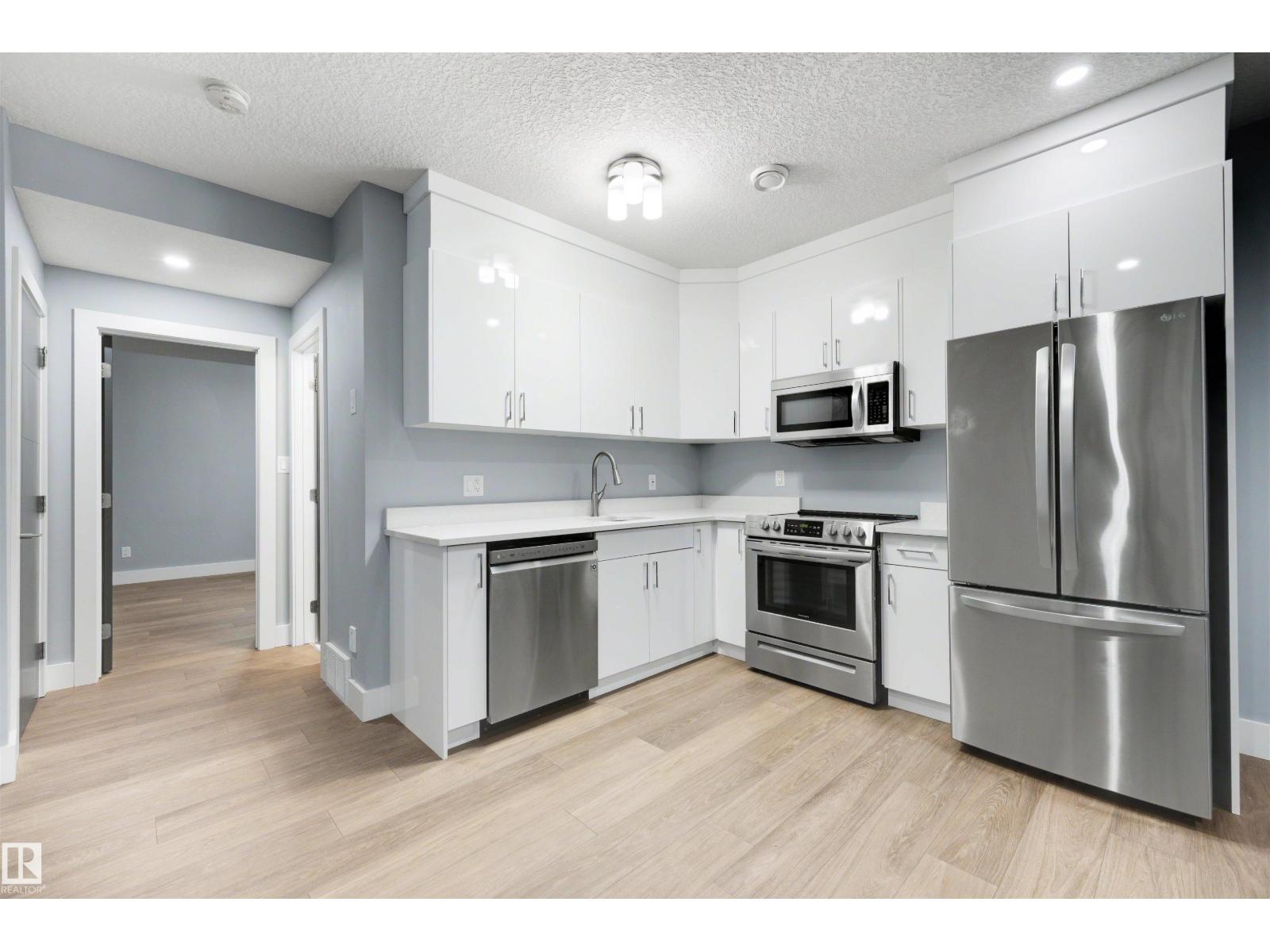 9013 90 ST NW - 19