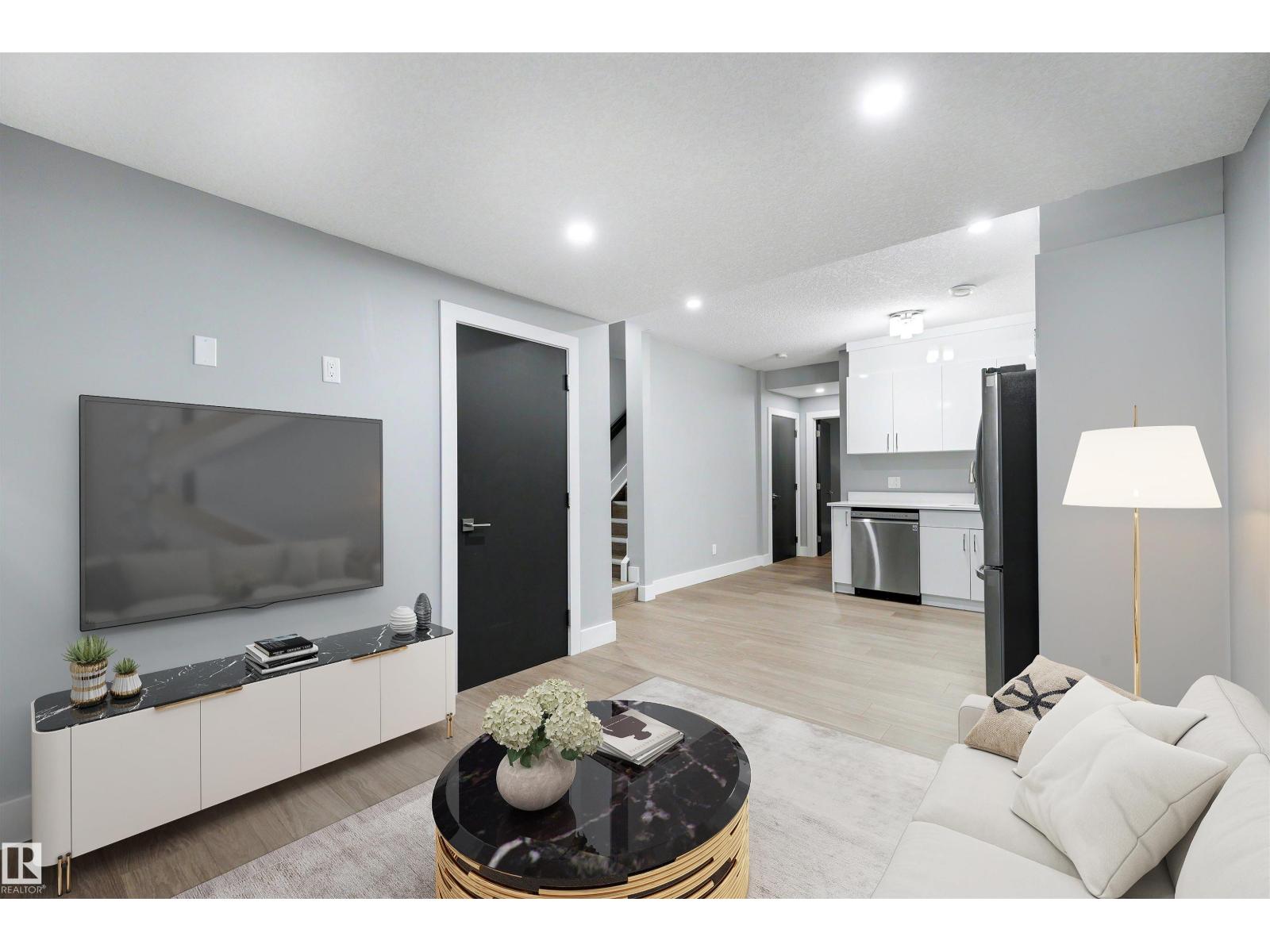 9013 90 ST NW - 20