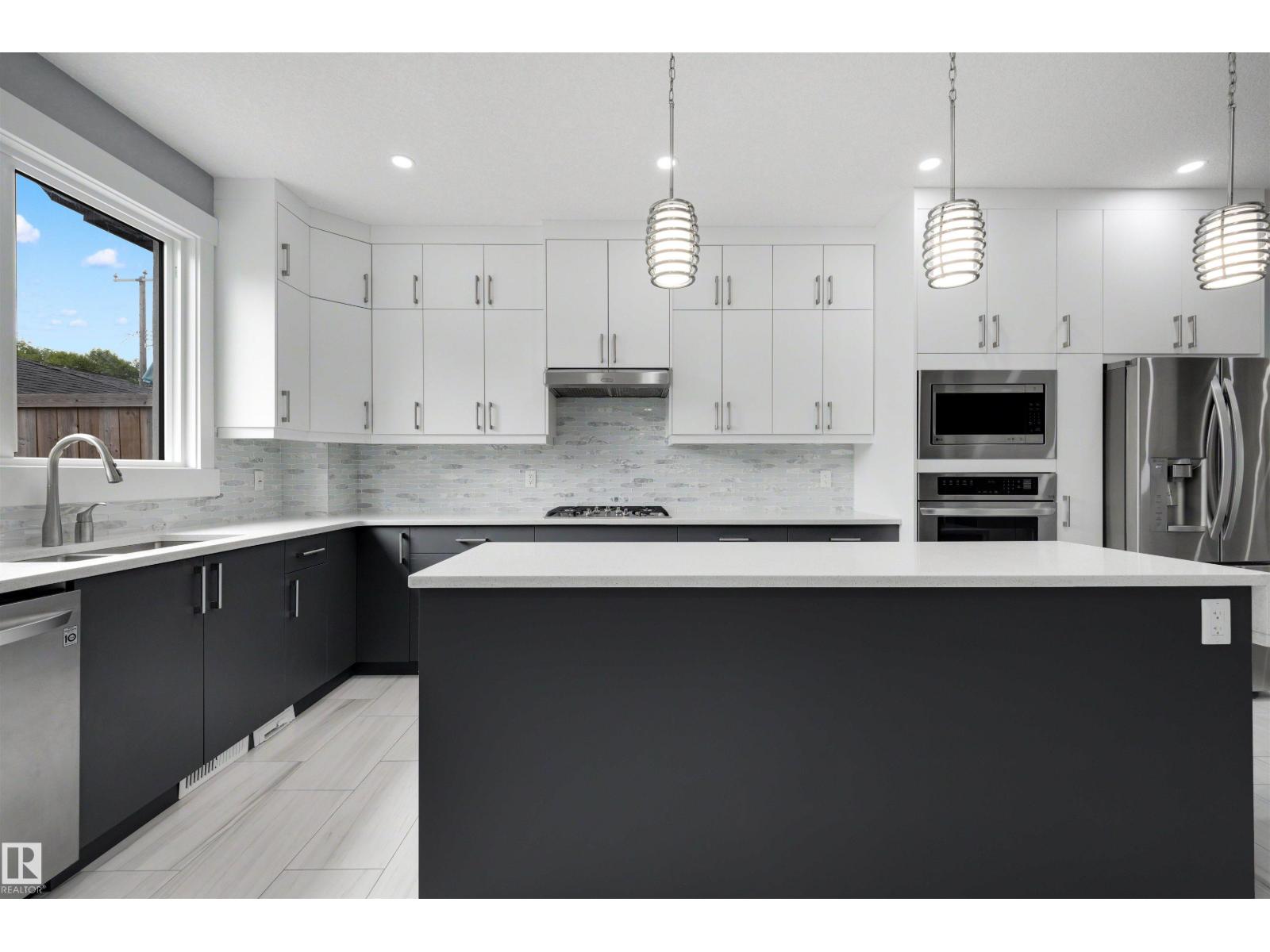9013 90 ST NW - 7