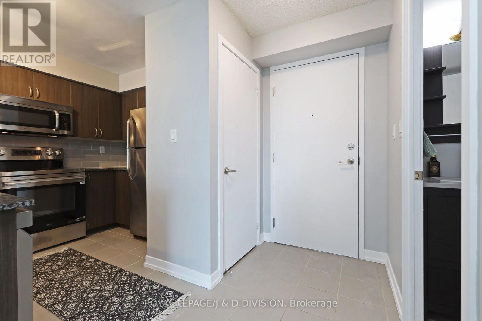 #511 816 LANSDOWNE AVENUE - 2