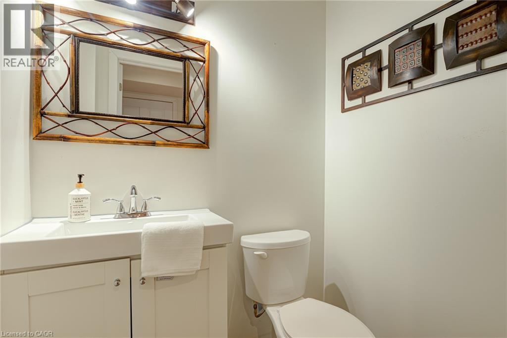 799 COMMONWEALTH Crescent - Image 26