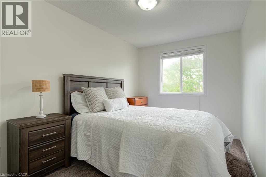 799 COMMONWEALTH Crescent - Image 21