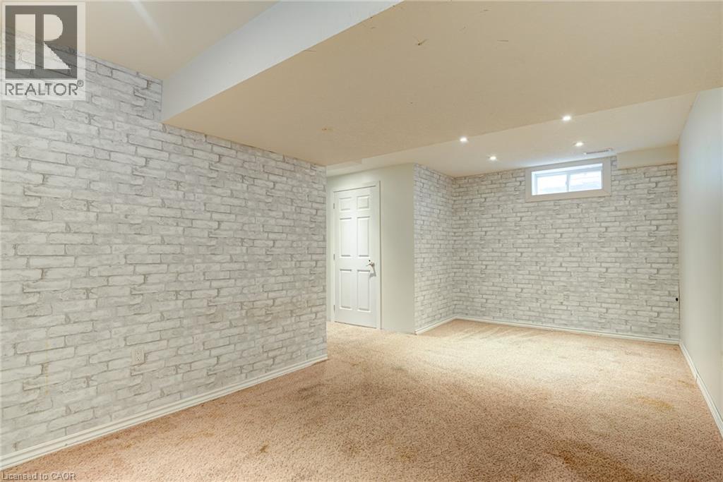 799 COMMONWEALTH Crescent - Image 24
