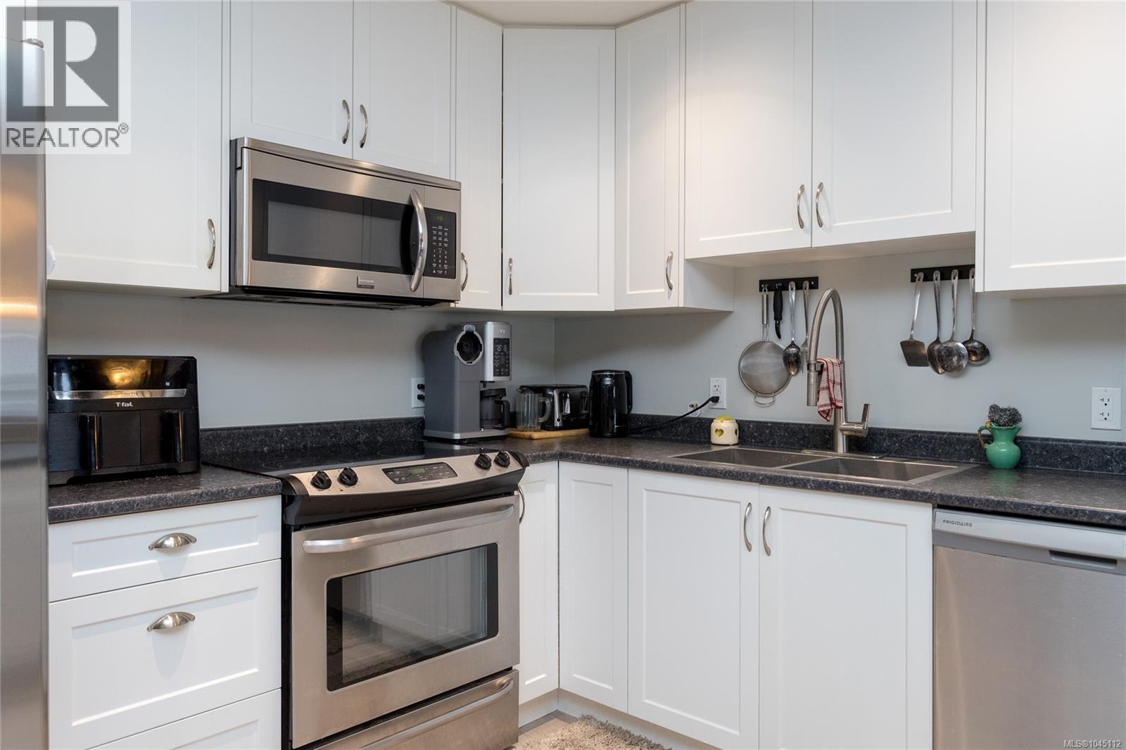 6869 Laura's Lane, Sooke