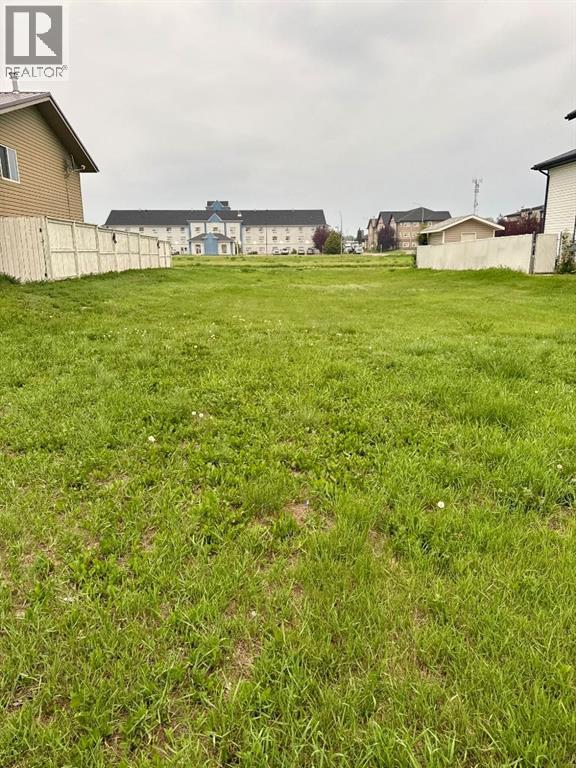 132 Upland Avenue W, Brooks — photo 2