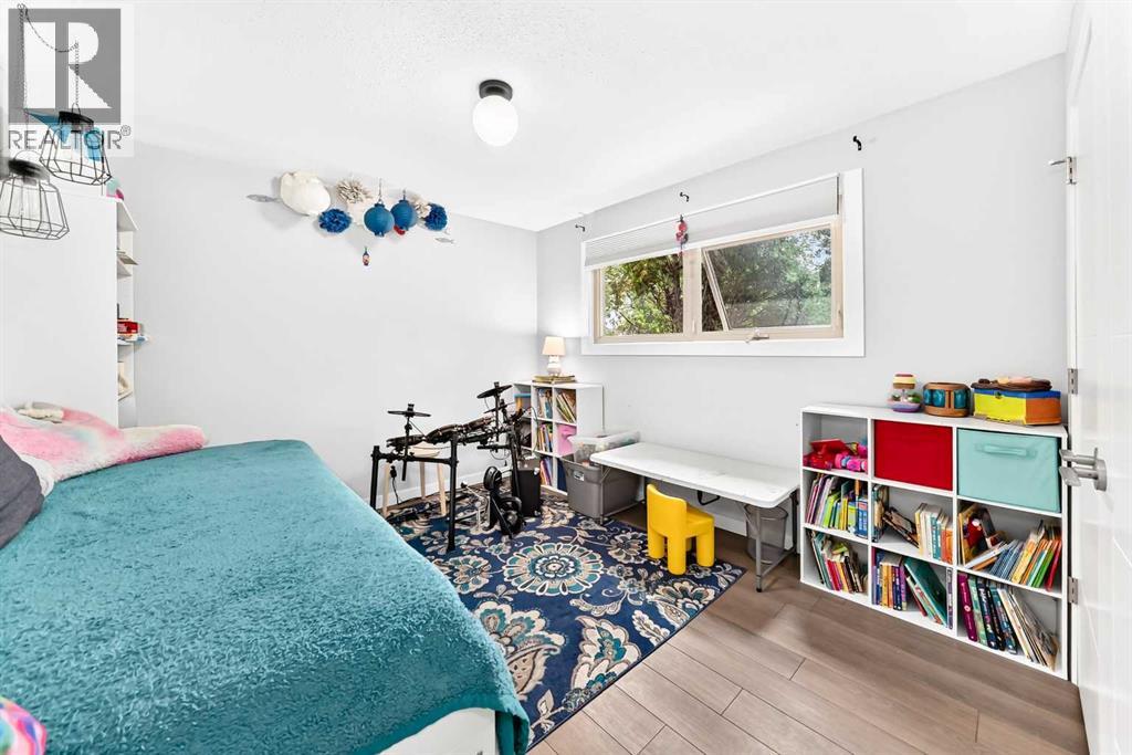 3313 42A Avenue Close - Image 24