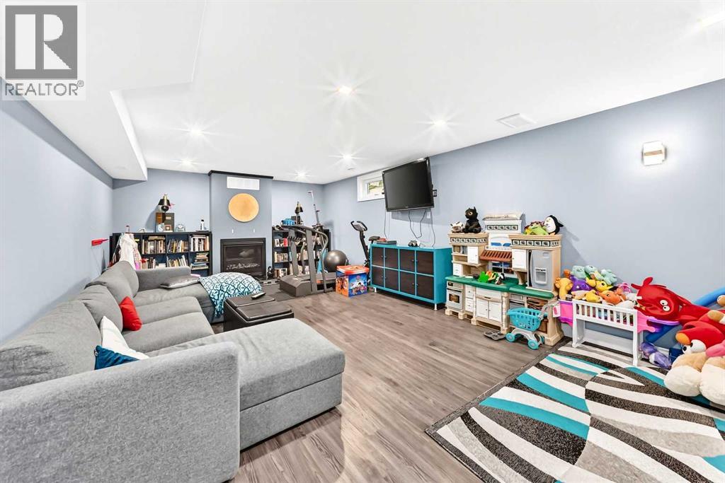 3313 42A Avenue Close - Image 28