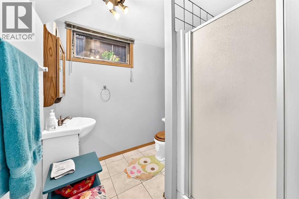 3313 42A Avenue Close - Image 34