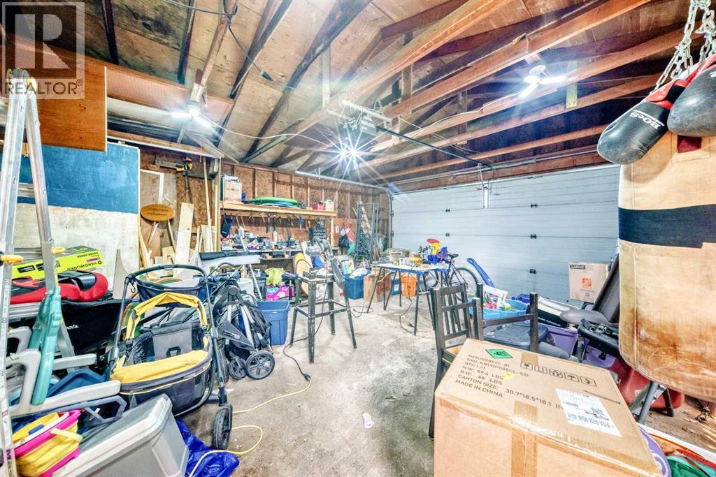 3313 42A Avenue Close - 37