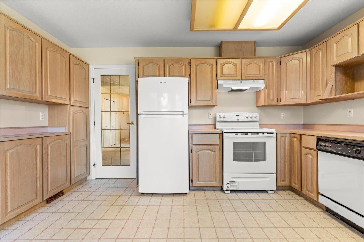 2 Bed, 2 Bath House for Sale in Chilliwack – 52 6001 PROMONTORY ROAD, Sardis South, Chilliwack – MLS# R3152390 - Image 15