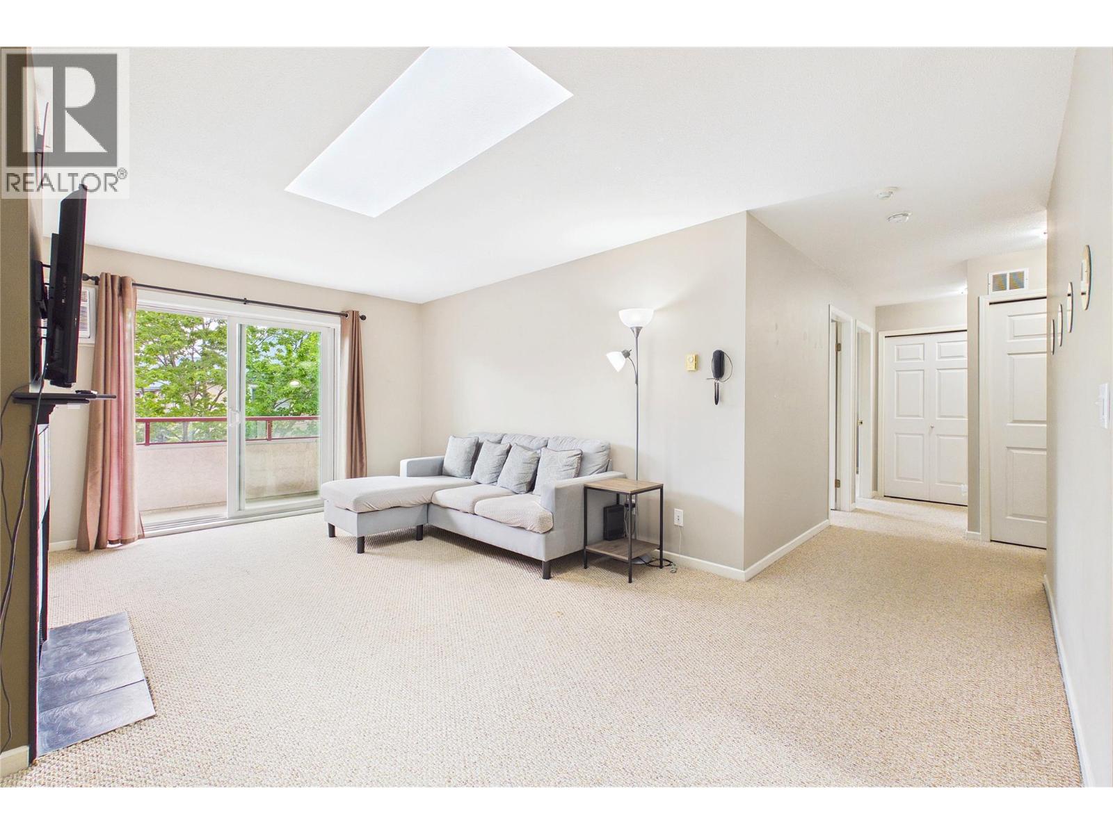 303 993 KLO Road, Kelowna