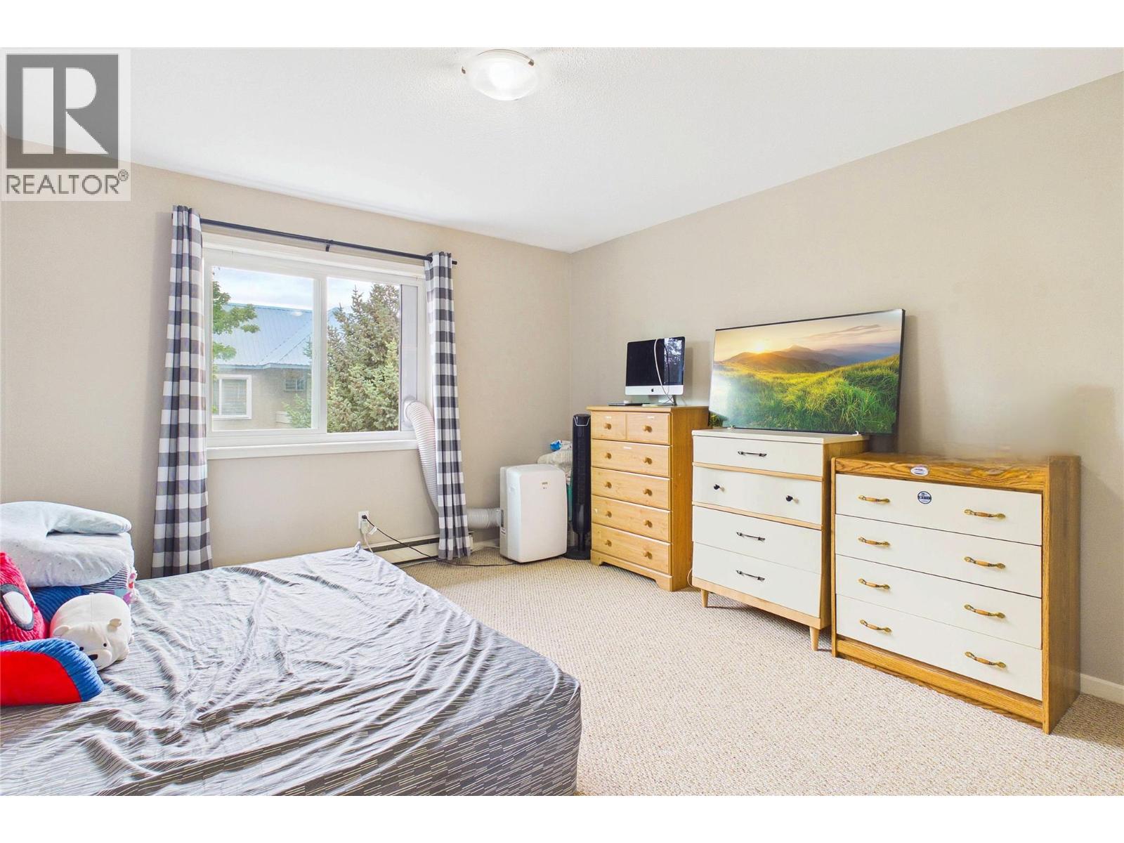 303 993 KLO Road, Kelowna