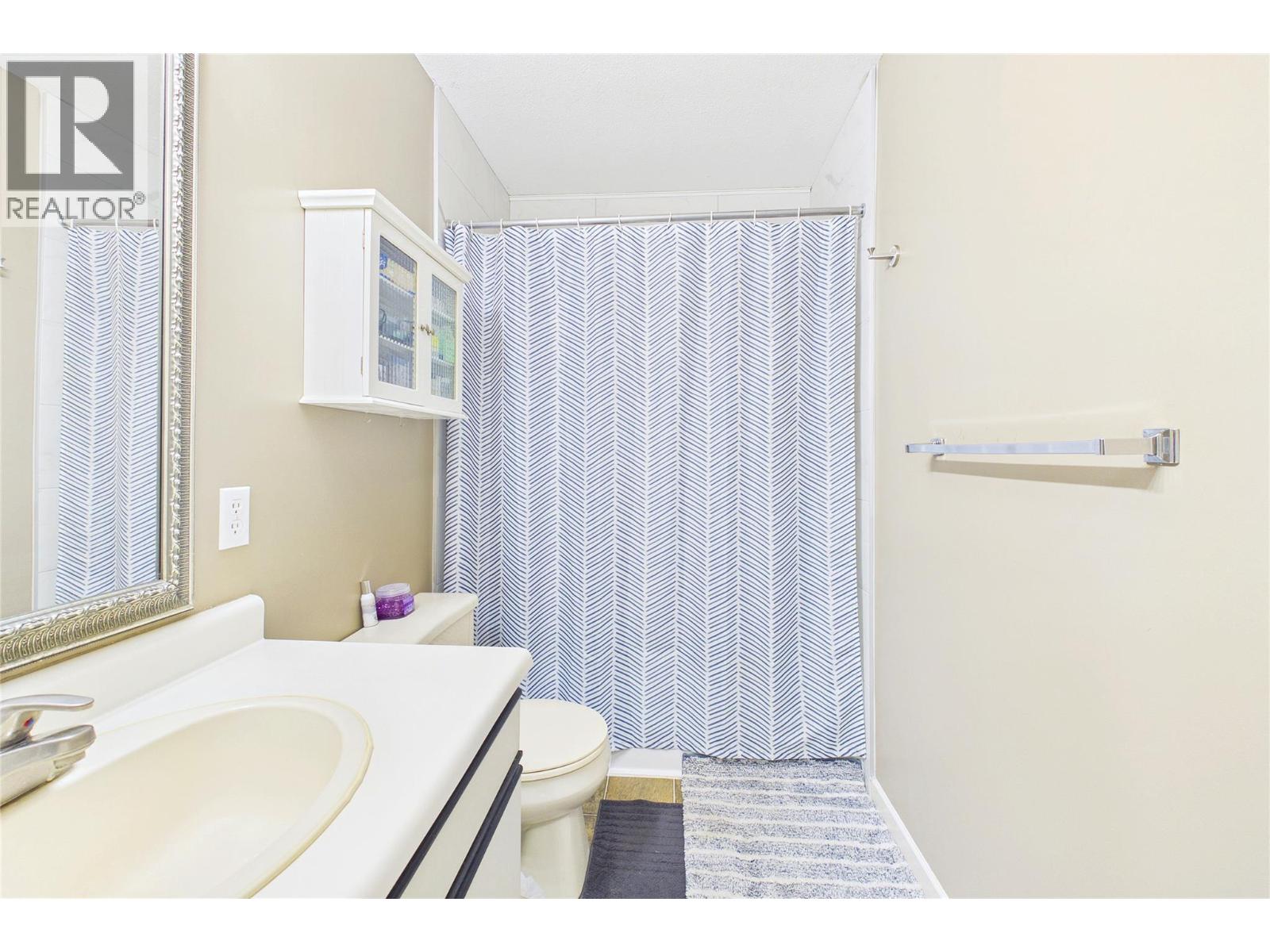 303 993 KLO Road, Kelowna