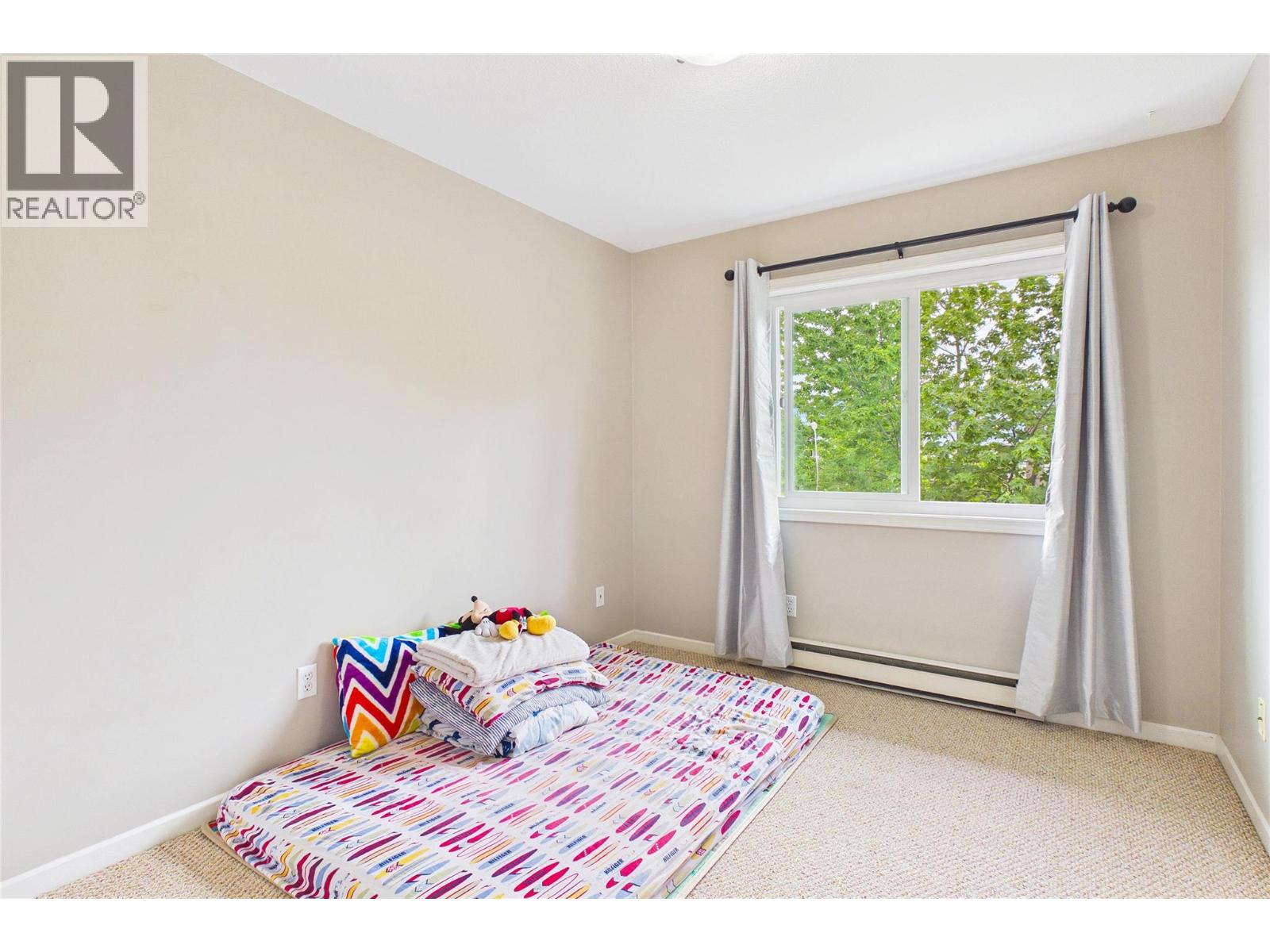 303 993 KLO Road, Kelowna