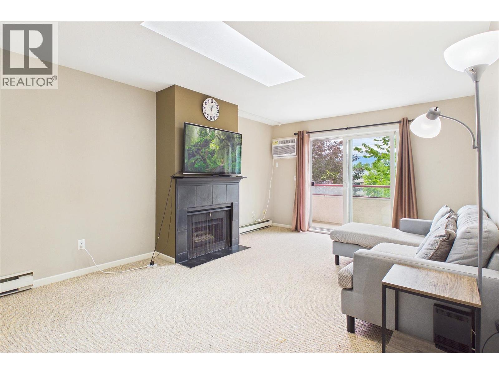 303 993 KLO Road, Kelowna
