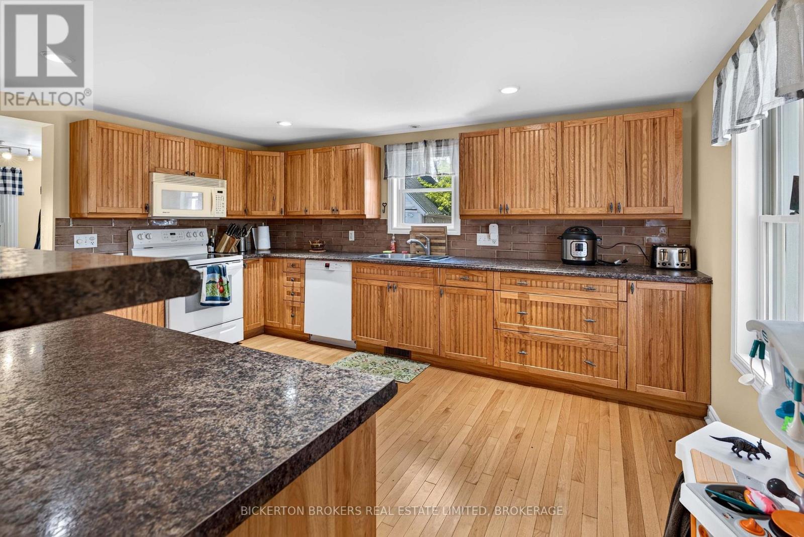 806 EDEN GROVE ROAD S - Image 5