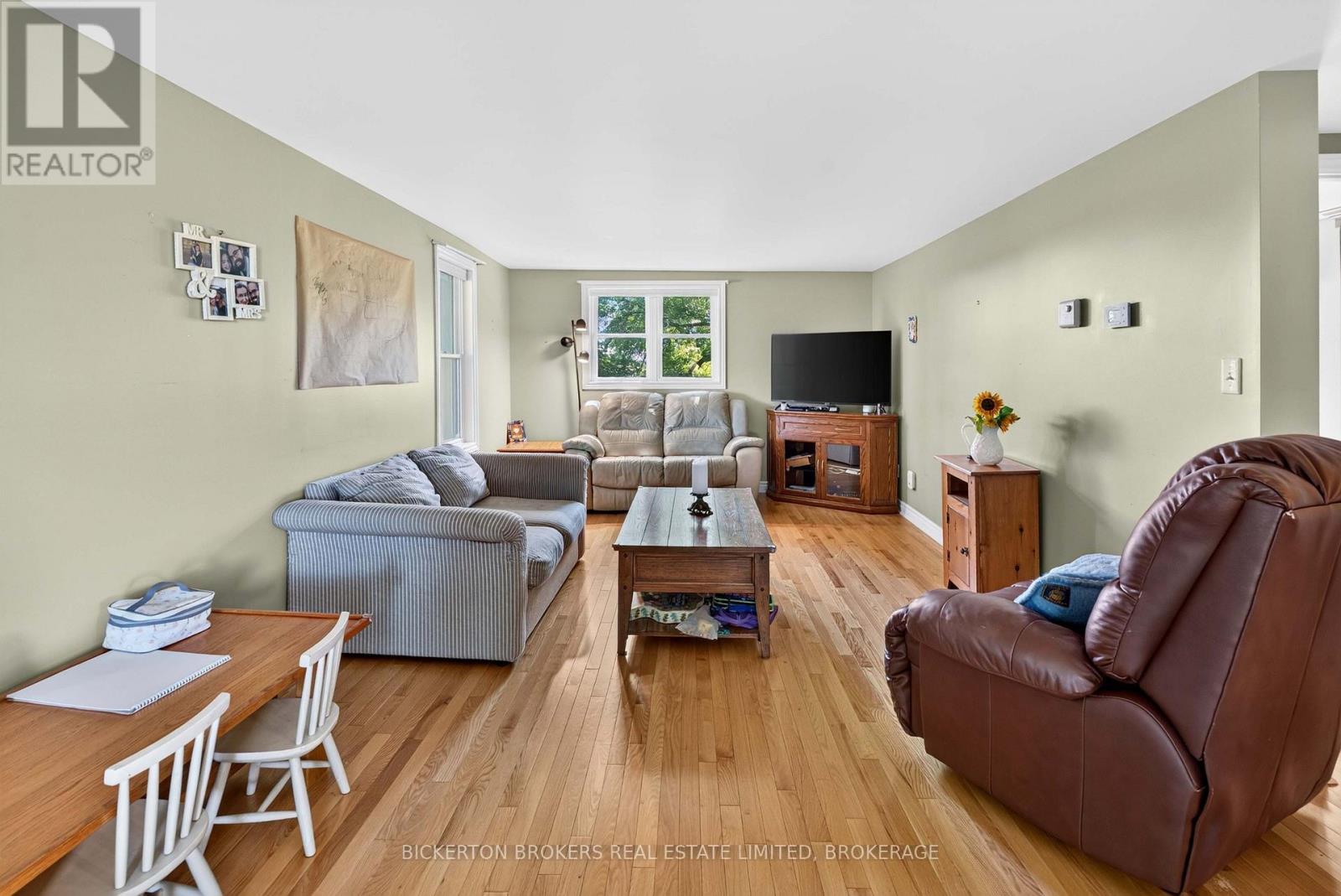 806 EDEN GROVE ROAD S - Image 9